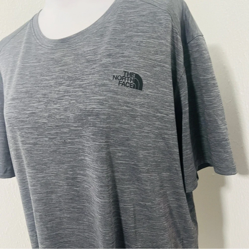 The North Face Men's XLarge Charcoal Gray Black Logo Performance Tee Comfortable